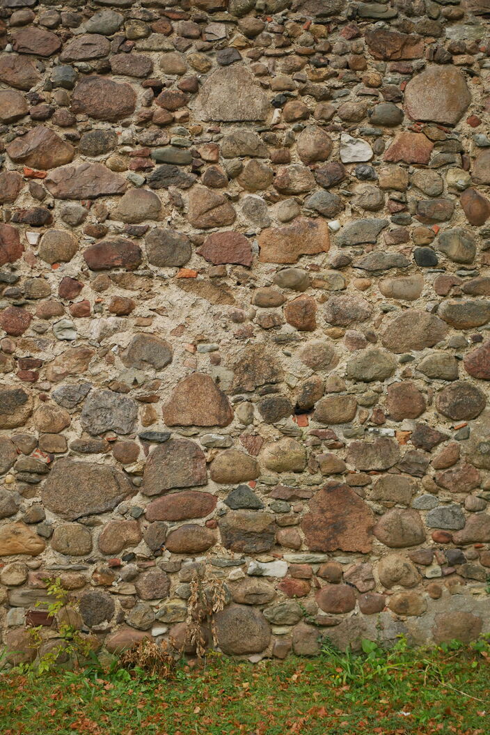 Kirchenmauer in Kursdorf (Sachsen)